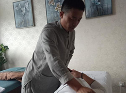 云手推拿/